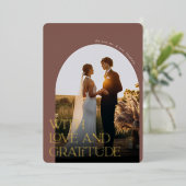 Love & Gratitude Gold Foil Weddenschap Hartelijk d Folie Uitnodiging (Staand Voorkant)
