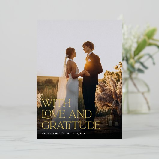 Love & Gratitude Gold Foil Weddenschap Hartelijk d Folie Uitnodiging (Staand Voorkant)