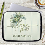 Love Greenery Script-laptophoes Laptop Sleeve<br><div class="desc">Laptophoes met een elegant groen gestreept design met waterverf bladeren en scriptteksten. Prachtig bijvoorbeeld een moeder,  een leraar,  een werkgever of een zus ... </div>