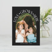 Love Grows Here Black Arch Valentines Day Feestdagenkaart (Staand voorkant)