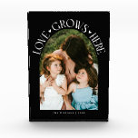 Love Grows Here Modern Arch Black Fotoblokken<br><div class="desc">Modern and minimal family memory photo block featuring a photo in a arch frame with a text that says "Love Grows Here" with tiny hearts. Black.</div>