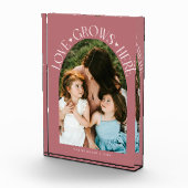 Love Grows Here Moderne Roze Boog Fotoblokken (Rechts)