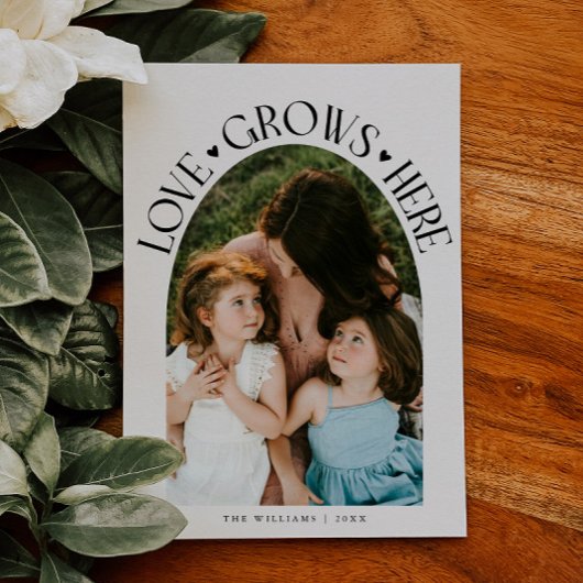 Love Grows Here White Arch Valentines Day Feestdagenkaart