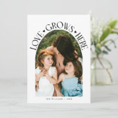 Love Grows Here White Arch Valentines Day Feestdagenkaart (Staand voorkant)