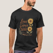 Love Grows Wild – Boho Rustic Sunflower Romance De T-shirt (Voorkant)