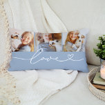 Love Heart Script Chambray Custom 3 Photo Collage Kussen<br><div class="desc">Moderne en stijlvolle,  aangepaste lumbool werpt een kussendraaiontwerp met een foto-collage van drie (3) favoriete foto's met een eenvoudig en minimaal wit 'Love'-typografisch ontwerp dat levendige en hartdetails bevat. De blauw- en witte lichte chambray-kleuren kunnen worden gewijzigd.</div>