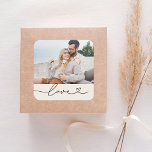 Love Heart Script Custom Soft White Wedding Vierkante Sticker<br><div class="desc">Aangepaste trouwenvelopverzegeling / favoriete stickers zijn voorzien van een favoriete foto met een minimale witte 'Love'-typografie-overlay,  met bloeiende en hartdetails. Nota,  kunnen de zachte witte/lichte ivoorgekleurde achtergrond en de witte tekst worden aangepast. Een lief gepersonaliseerd accent voor trouwbenodigdheden en gunsten.</div>
