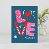LOVE Heart Stethoscope Zurse Life Funny Nurse Feestdagenkaart (Staand voorkant)