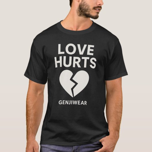 LOVE HURTS – Minimalistisch Gebroken Hart Ontwerp  T-shirt (Voorkant)