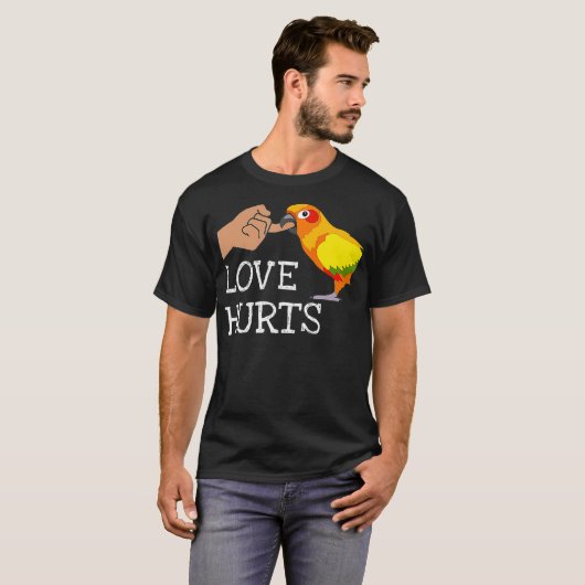 Love Hurts Sun Conure For Sun Conure Parrot T-shirt (Voorkant volledig)