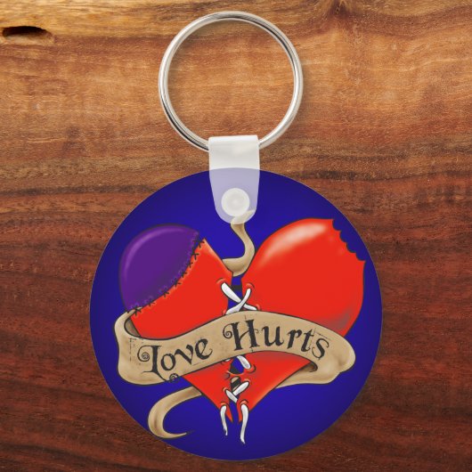 Love HurtscButton Sleutelhanger (Voorkant)
