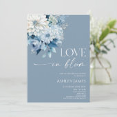 Love In Bloom Dusty Blue Floral Bridal Shower Kaart (Staand voorkant)
