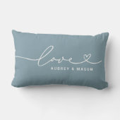 Love in Heart Script Dusty Blue Custom Monogram Kussen (Achterkant)