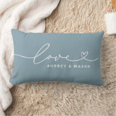 Love in Heart Script Dusty Blue Custom Monogram Kussen (Deken)