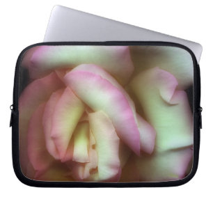 <Love is a Rose>van Nathan Griffith Laptop Sleeve
