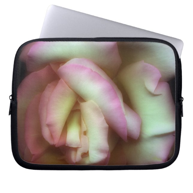 <Love is a Rose>van Nathan Griffith Laptop Sleeve (Voorkant)