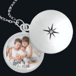 Love is All Around Siblings Photo Gift for ma Locket Ketting<br><div class="desc">Een speciale fotocel voor moeder bij de geboorte van een nieuwe baby, voorzien van het opschrift "Liefde is overal". De sjabloon is ingesteld om je eigen foto van je familie of alleen de broers en zussen samen toe te voegen. Als u om het even welke problemen met plaatsing hebt, probeer...</div>