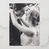 Love is blooming gold yellow daffodils wedding folie uitnodiging (Achterkant)