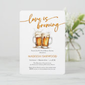 Love Is Brewing Beer Bridal Shower Invitation Kaart (Staand voorkant)