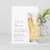 Love Is Brewing Bier Bruidsfeest Kaart (Staand voorkant)