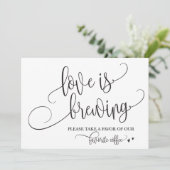 Love is Brewing Coffee Bar Wedding Sign Kaart (Staand voorkant)