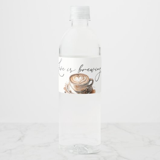 Love is Brewing Coffee Bridal Shower Waterfles Etiket (Voorkant)