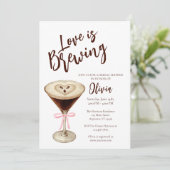 Love Is Brewing Coffee Bruidsuitnodiging Kaart (Staand voorkant)