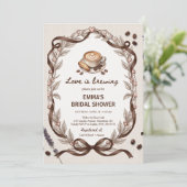 Love Is Brewing Coffee Gingham Bruiloftsfeest Kaart (Staand voorkant)