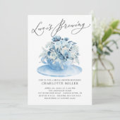 Love is Brouwe Blue Floral Bridal Tea Shower Invi Kaart (Staand voorkant)