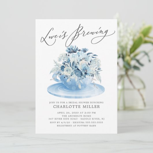 Love is Brouwe Blue Floral Bridal Tea Shower Invi Kaart (Staand voorkant)
