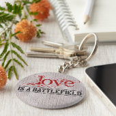 LOVE IS EEN BATTLEFIELD SLEUTELHANGER (Zijkant)