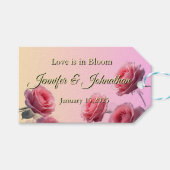Love is in Bloom Pink Roses Blush Background  Cadeaulabel (Voorkant (Horizontaal))