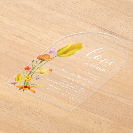 Love is in Bloom Spring Wildflower Bridal Shower Acryl Uitnodigingen (Laagn)