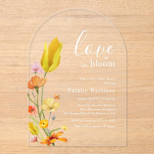 Love is in Bloom Spring Wildflower Bridal Shower Acryl Uitnodigingen (Voorkant)
