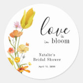 Love is in Bloom Spring Wildflower Bridal Shower Ronde Sticker (Voorkant)