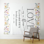 Love Is in Bloom White Bridal Shower Backdrop Wandkleed (In Situ (horizontaal))