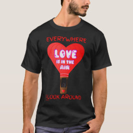LOVE IS IN DE LUCHT, ALLES WAAR IK ROND KIJK. T-SHIRT