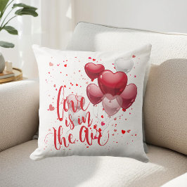 Love Is In The Air Throw Pillow Kussen
