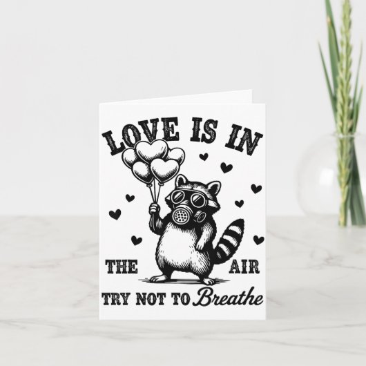 Love Is In The Air Try Not To Breathe Fun Raccoon  Kaart (Voorkant)
