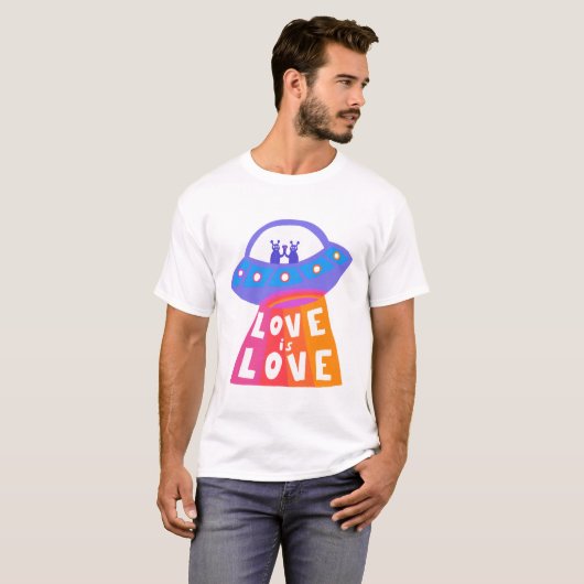 LOVE IS LIEFDE kleurrijke UFO Aliens Rainbow Pride T-shirt (Voorkant volledig)