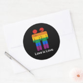 LOVE IS LOVE GAY COUPLE RONDE STICKER (Envelop)
