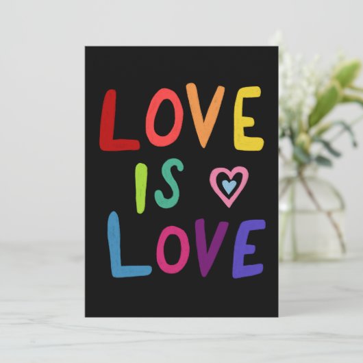 LOVE IS LOVE Kleurrijke Regenboog Gay Pride Handge Kaart (Staand voorkant)