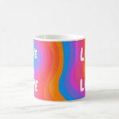 LOVE IS LOVE kleurrijke regenboogpride Koffiemok (Center)