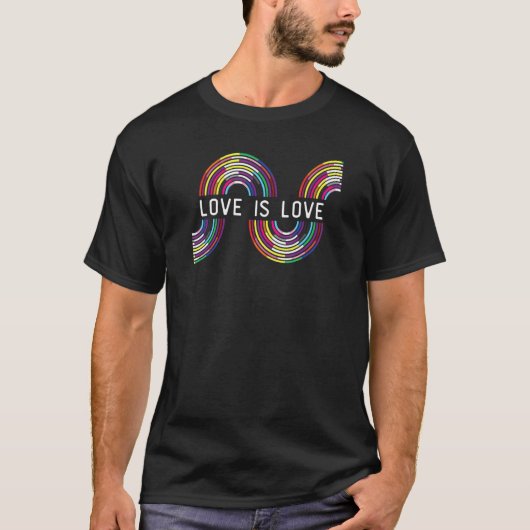 Love Is Love LGBTQ Rainbow Flag  LGBTQIA+ Pride Mo T-shirt (Voorkant)