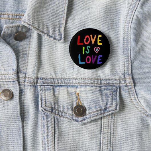 LOVE IS LOVE Pride kleurrijke regenboog zwart Ronde Button 5,7 Cm (In situ)