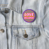 Love Is Love Pride Knop – Regenboog & Paarse Ring Ronde Button 5,7 Cm (In situ)