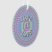 Love Is Love Pride Ornament (voorkant)