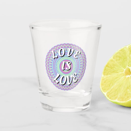 Love Is Love Pride Shot Glas (Voorkant)