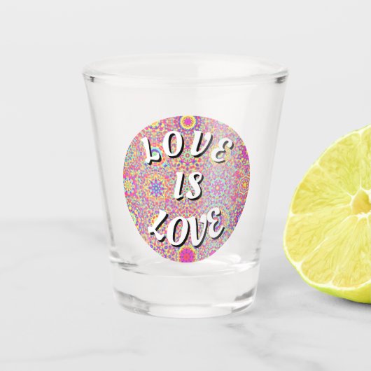 Love Is Love Pride Shot Glas (Voorkant)