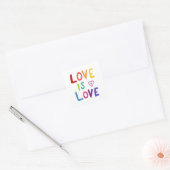 LOVE IS LOVE Rainbow Handlettering Set van Vierkante Sticker (Envelop)
